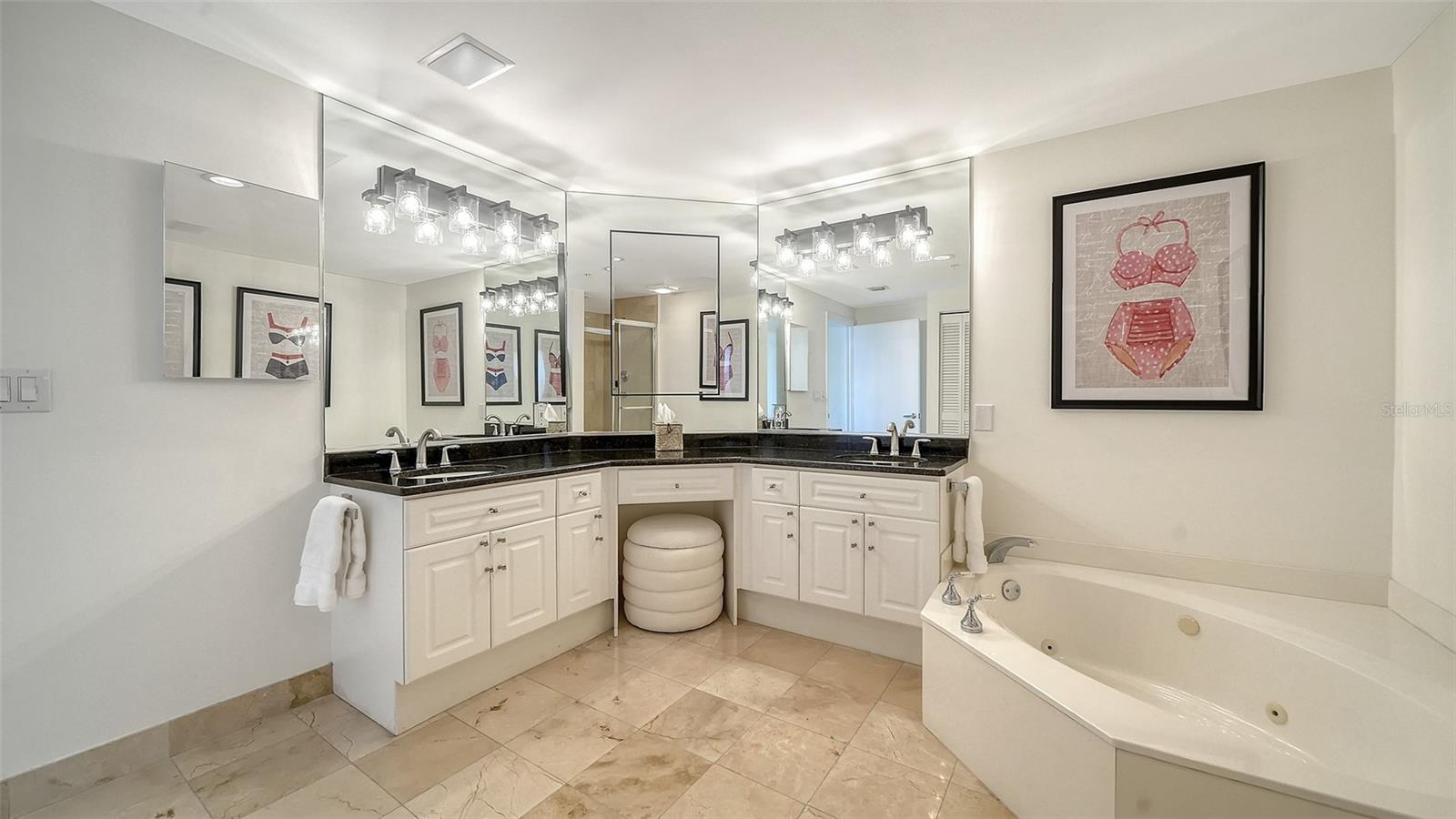 Image 27 of 54 For 1800 Benjamin Franklin Drive B308