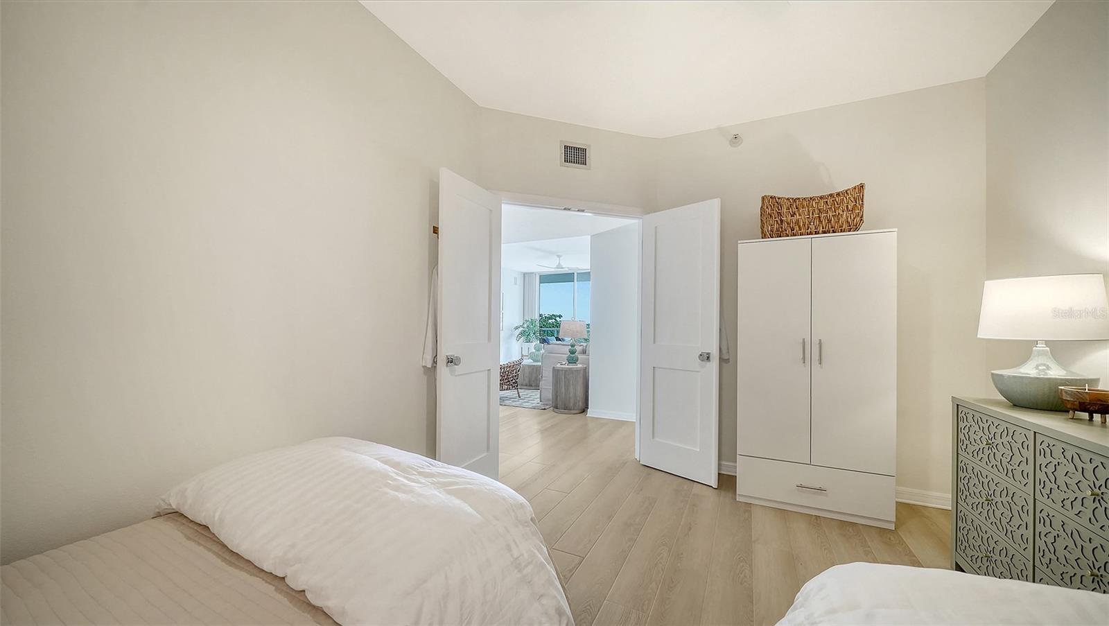 Image 29 of 54 For 1800 Benjamin Franklin Drive B308