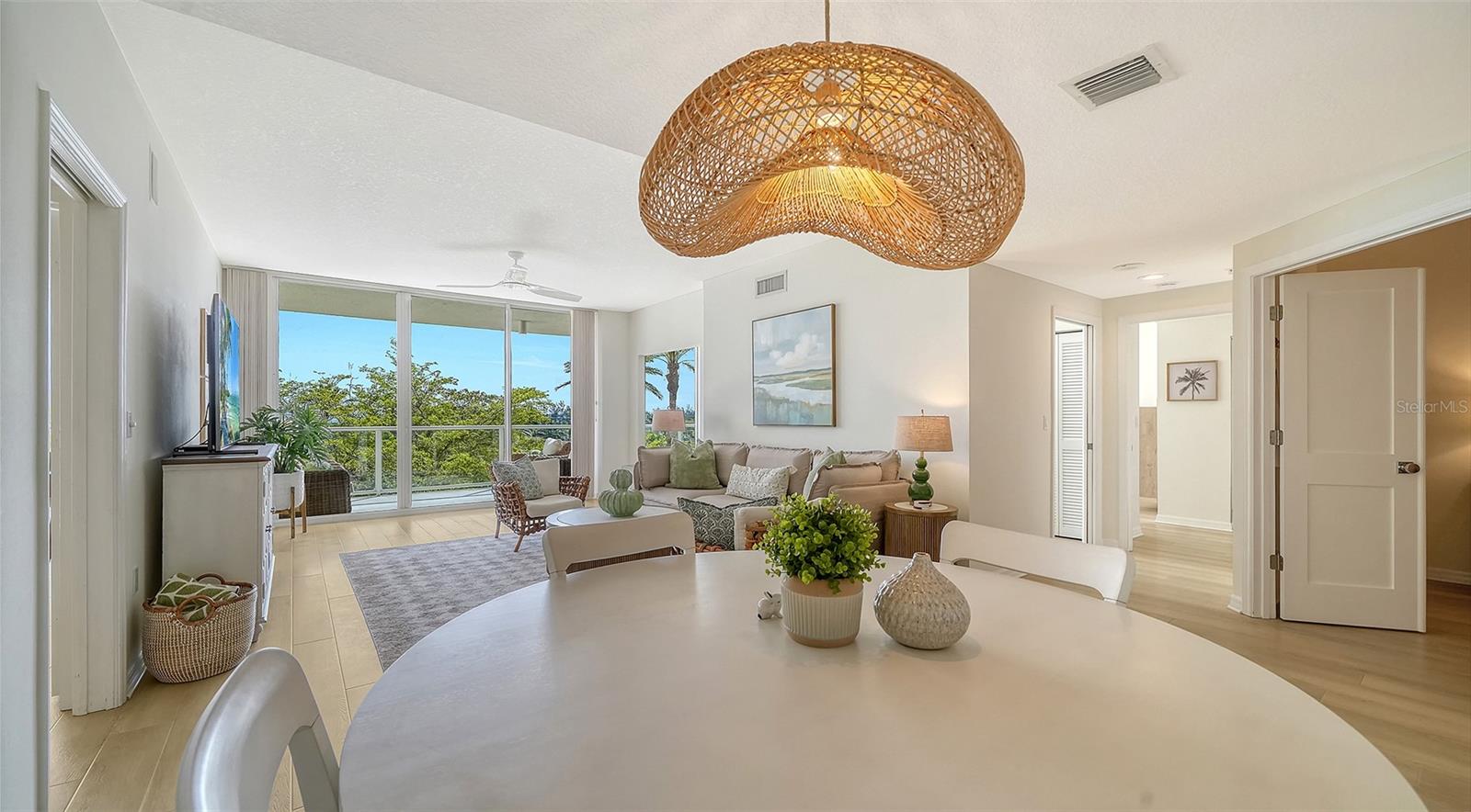 Image 4 of 54 For 1800 Benjamin Franklin Drive B308