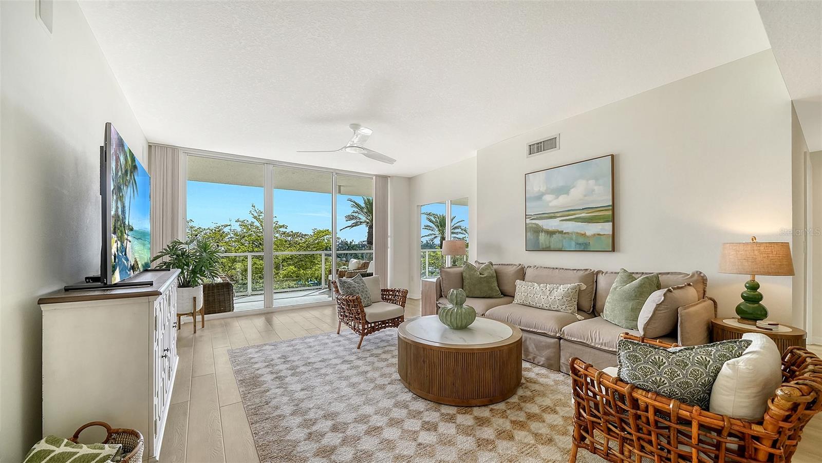 Image 5 of 54 For 1800 Benjamin Franklin Drive B308