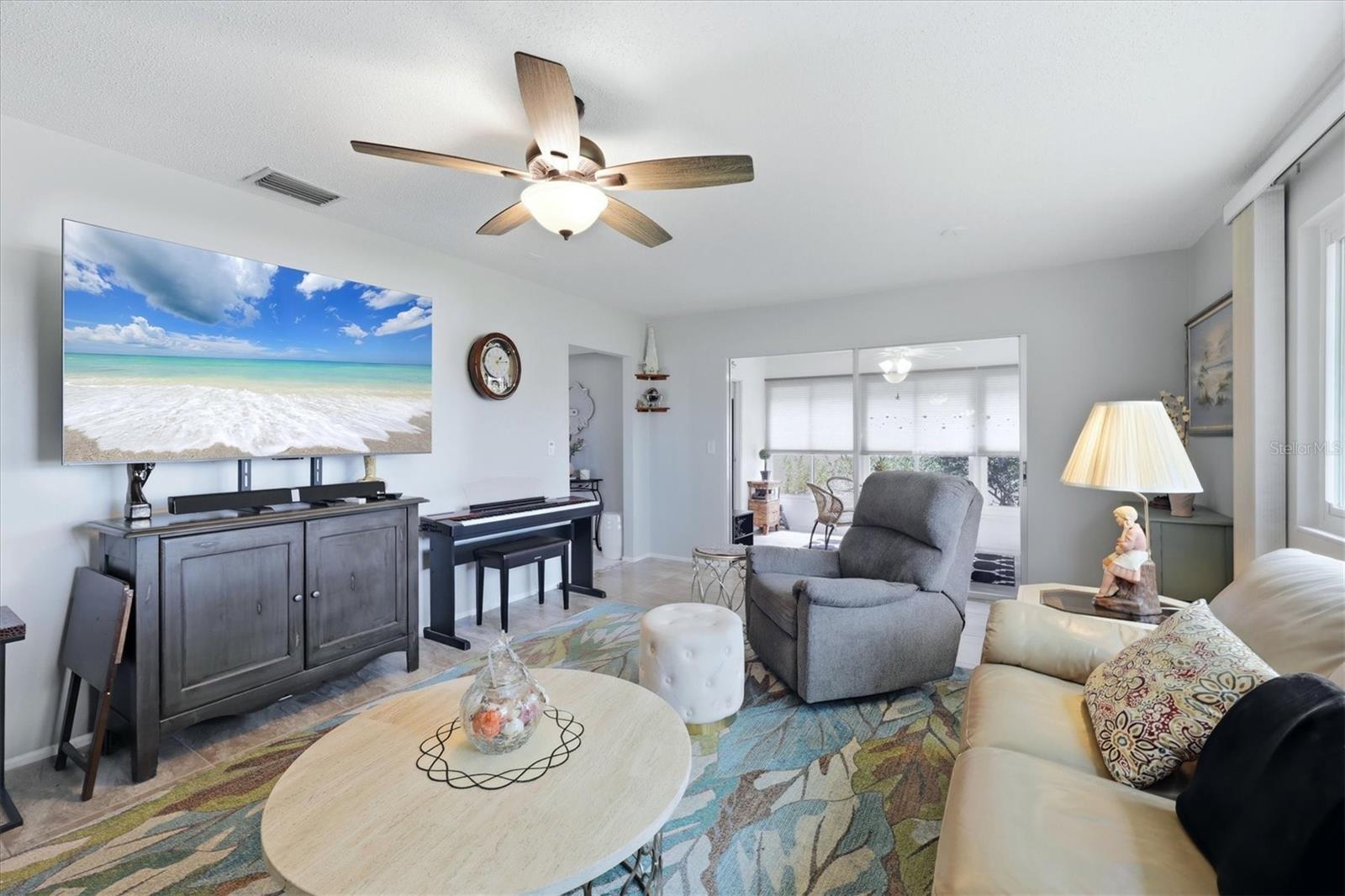 Image 11 of 41 For 1333 Glen Oaks Drive E 135