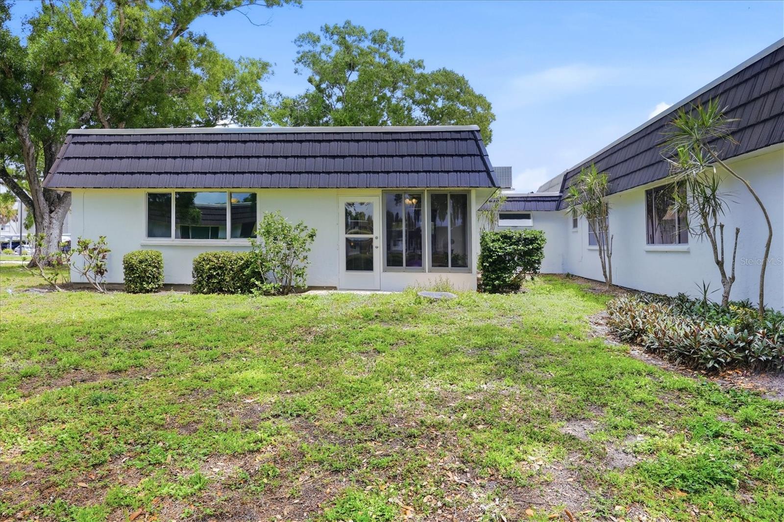 Image 27 of 41 For 1333 Glen Oaks Drive E 135