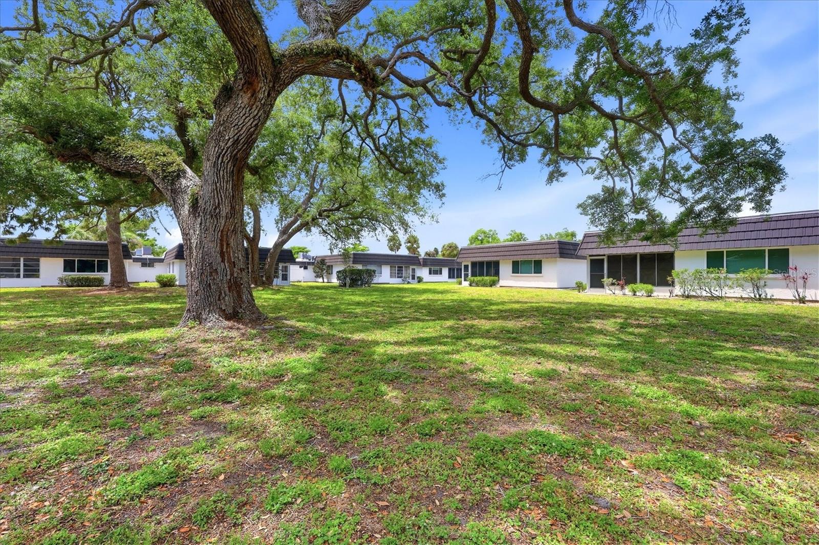 Image 28 of 41 For 1333 Glen Oaks Drive E 135