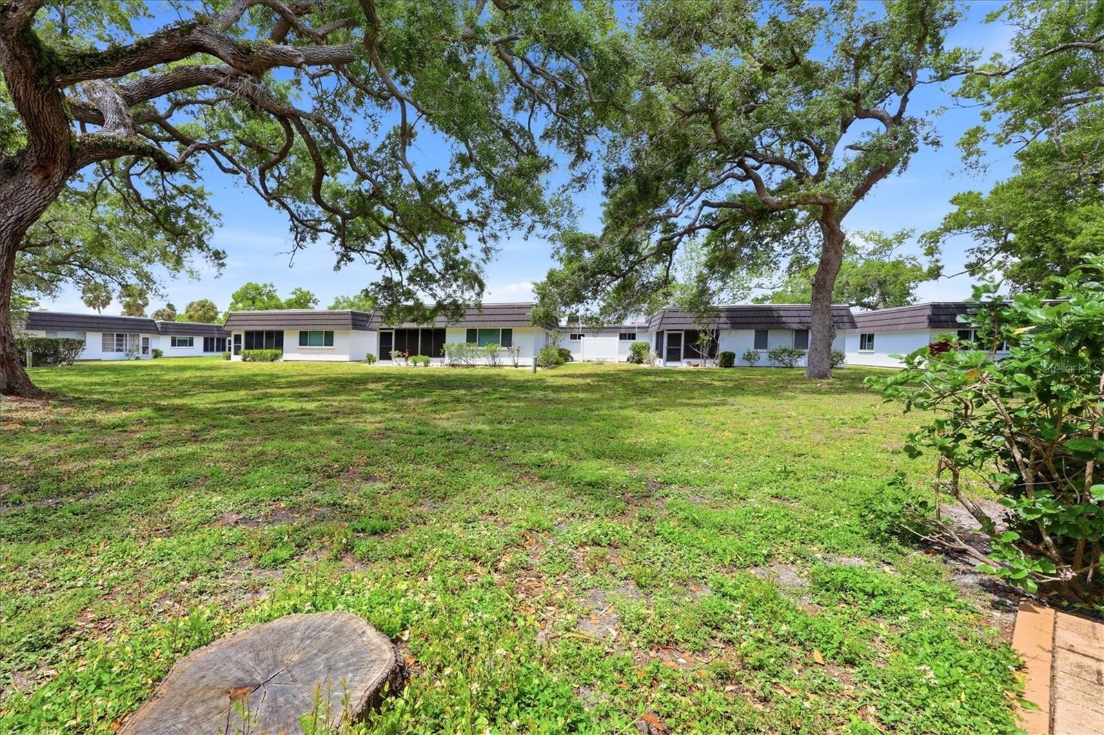 Image 29 of 41 For 1333 Glen Oaks Drive E 135