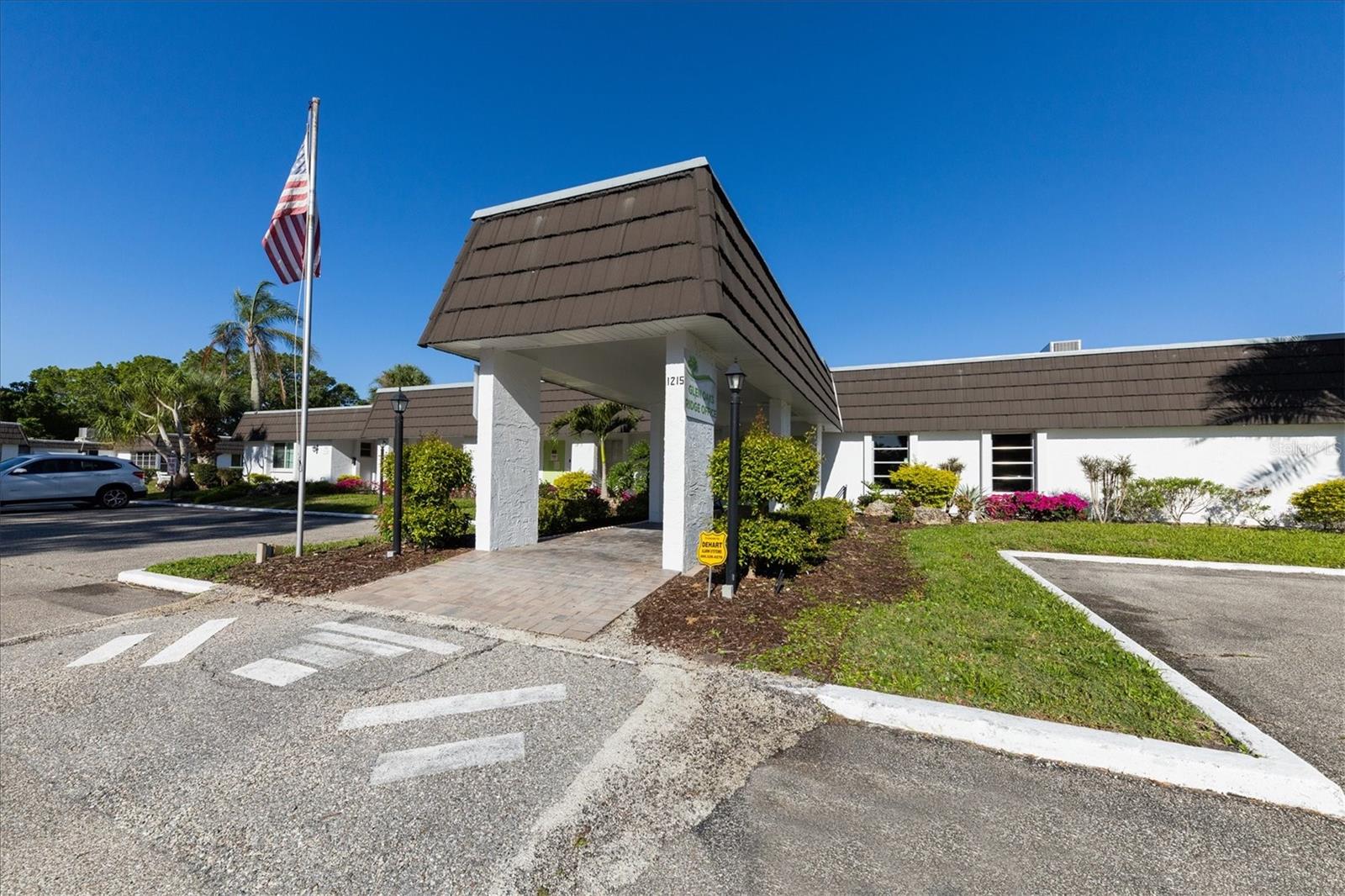 Image 32 of 41 For 1333 Glen Oaks Drive E 135