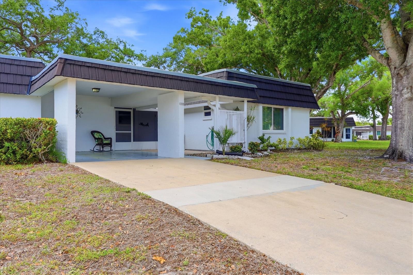 Image 5 of 41 For 1333 Glen Oaks Drive E 135