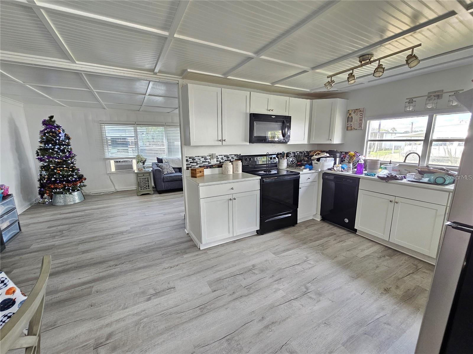 Image 3 of 14 For 321 4th Street W