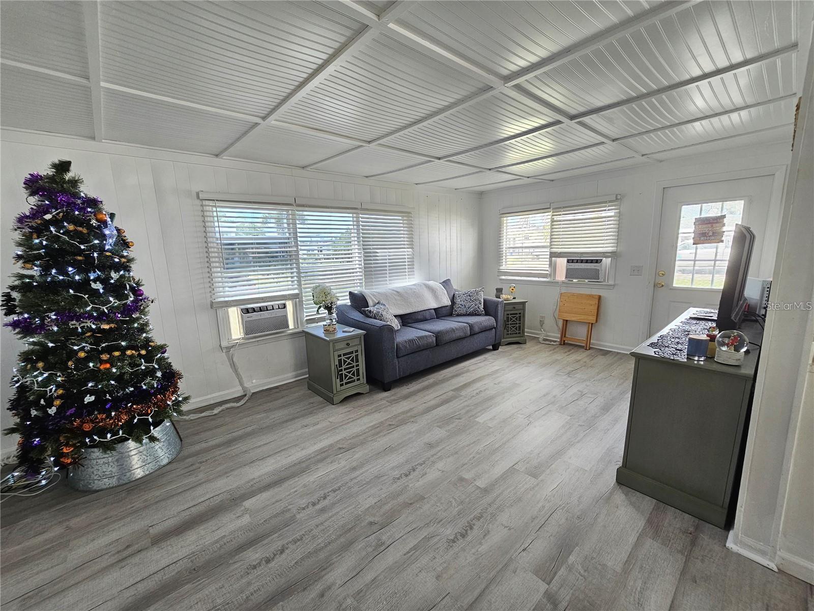 Image 5 of 14 For 321 4th Street W