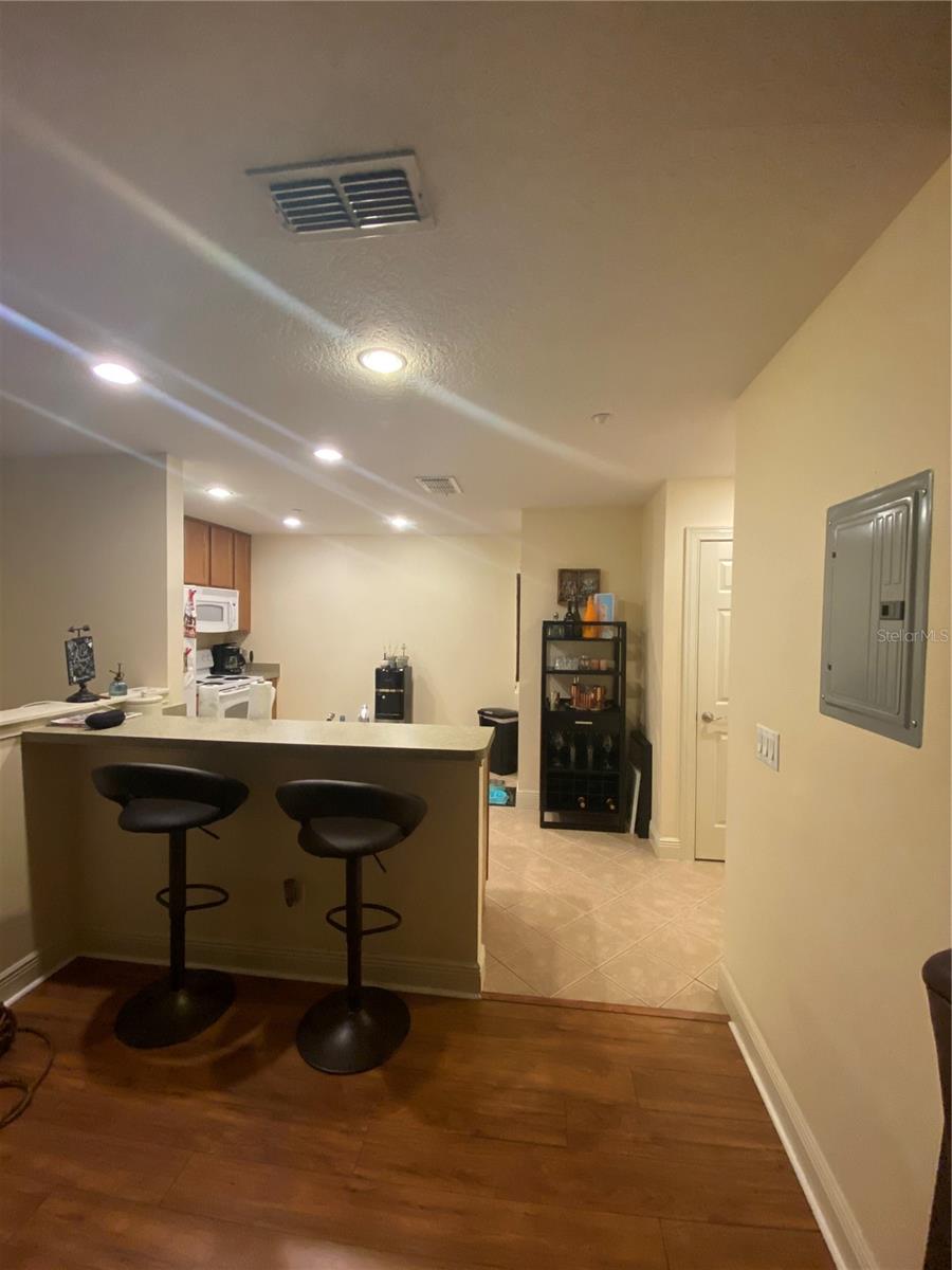 Image 5 of 6 For 2892 Lincroft Avenue 2