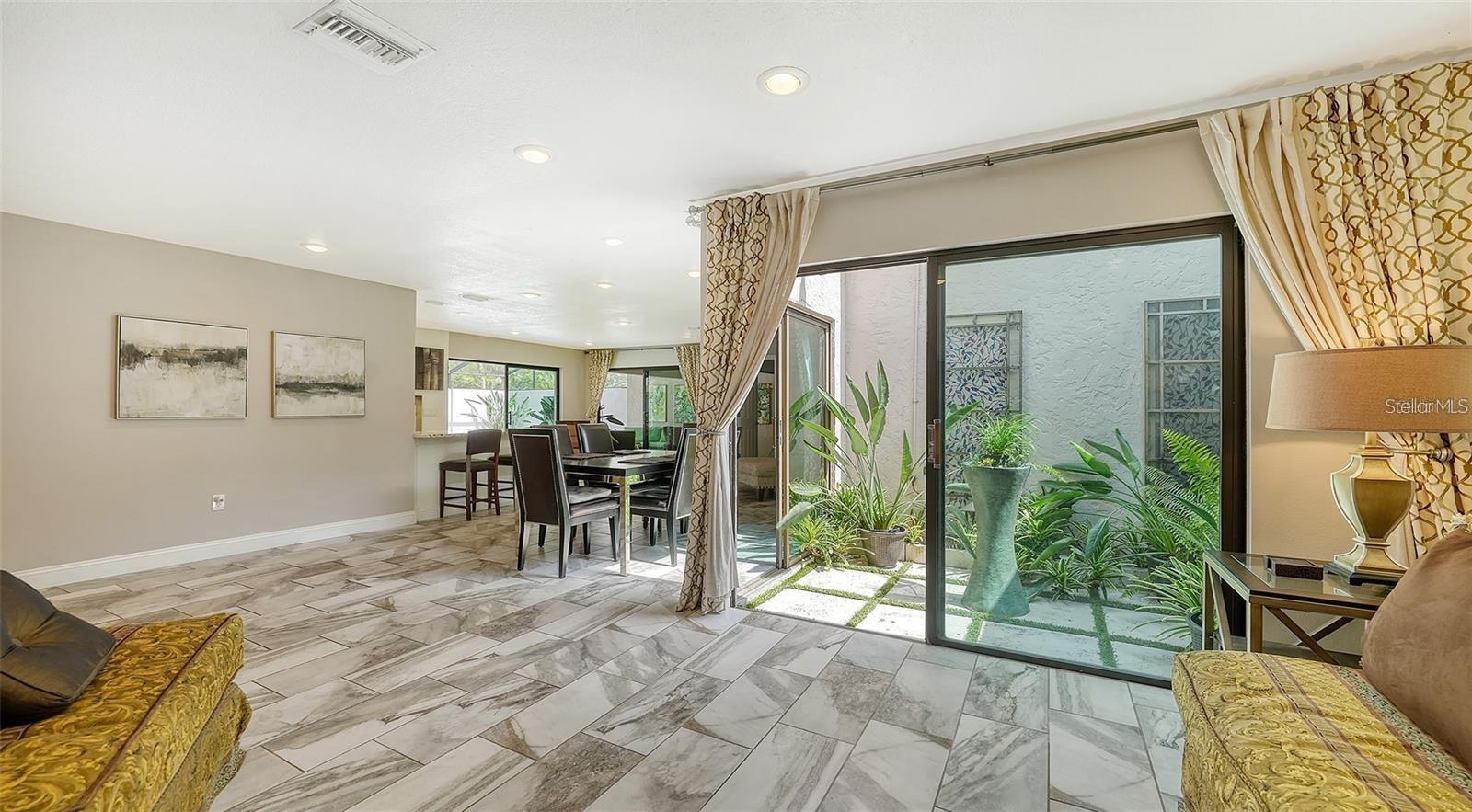 Image 9 of 48 For 3842 Glen Oaks Manor Drive