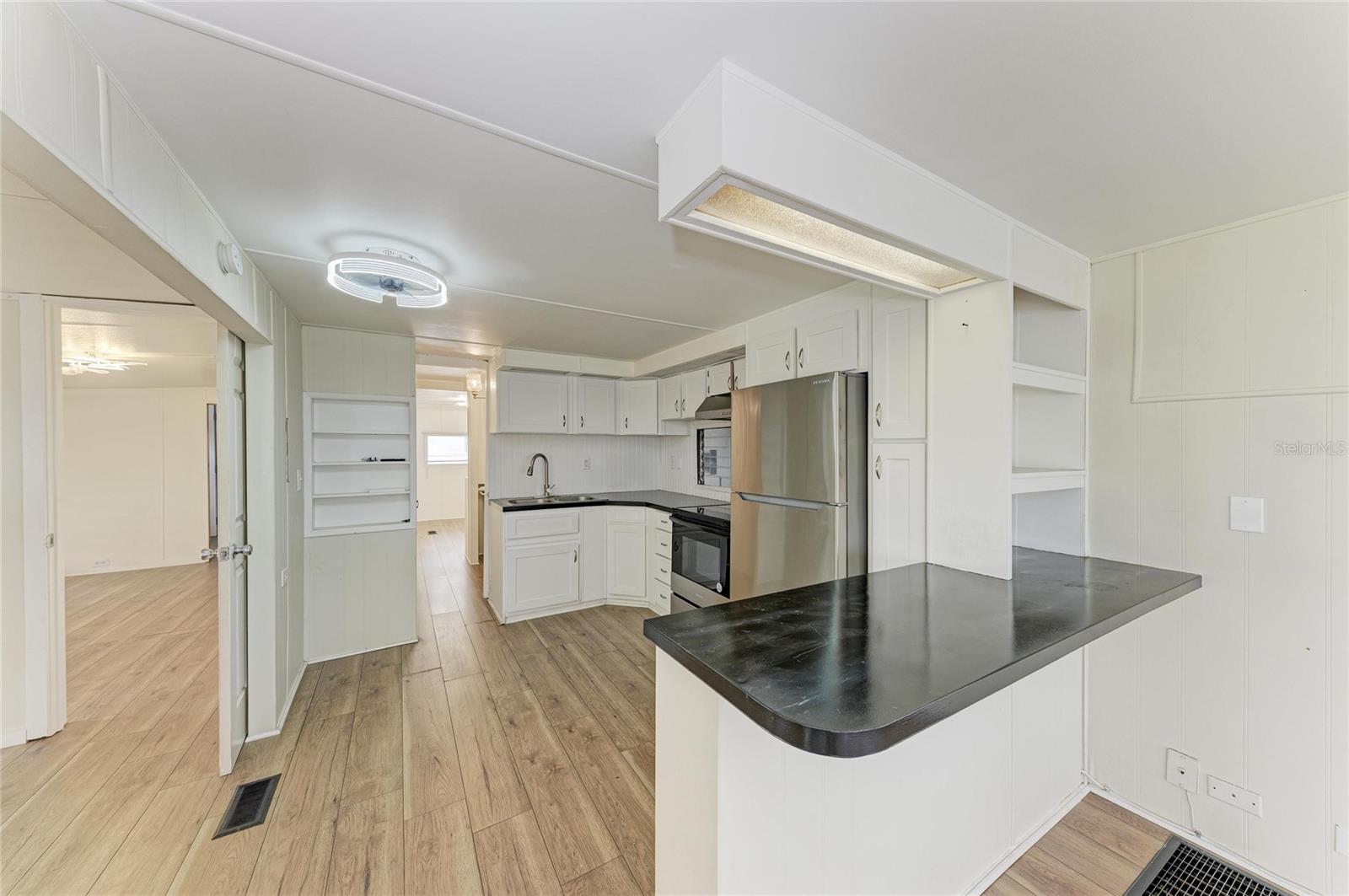 Image 11 of 38 For 709 50th Avenue Terrace W