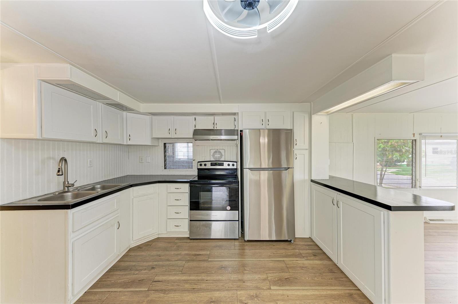 Image 12 of 38 For 709 50th Avenue Terrace W