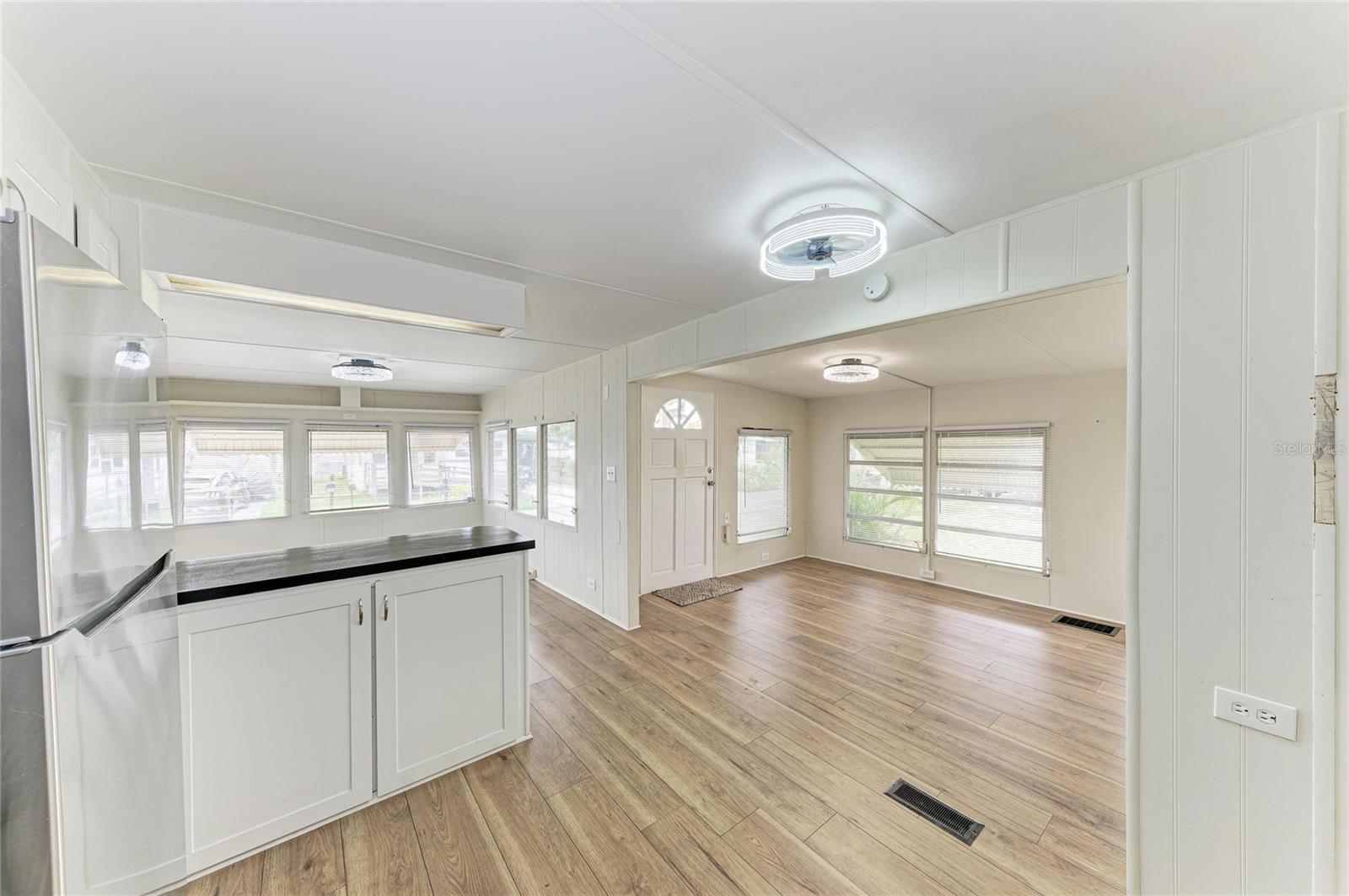 Image 14 of 38 For 709 50th Avenue Terrace W