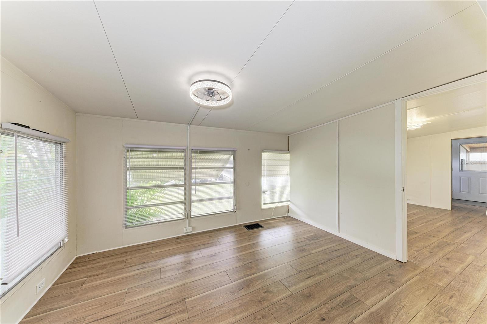 Image 15 of 38 For 709 50th Avenue Terrace W