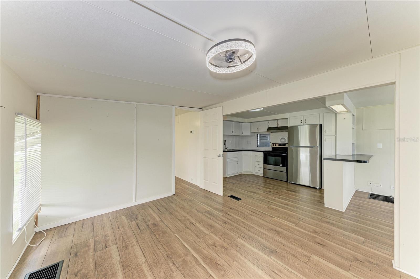 Image 16 of 38 For 709 50th Avenue Terrace W