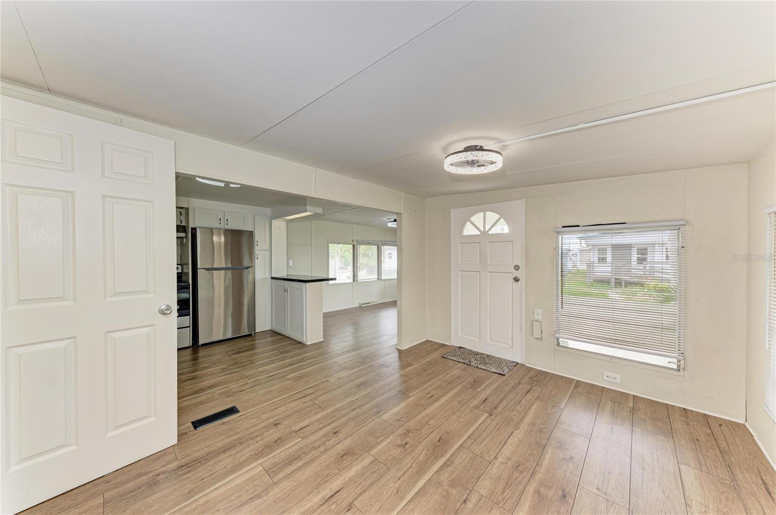 Image 17 of 38 For 709 50th Avenue Terrace W