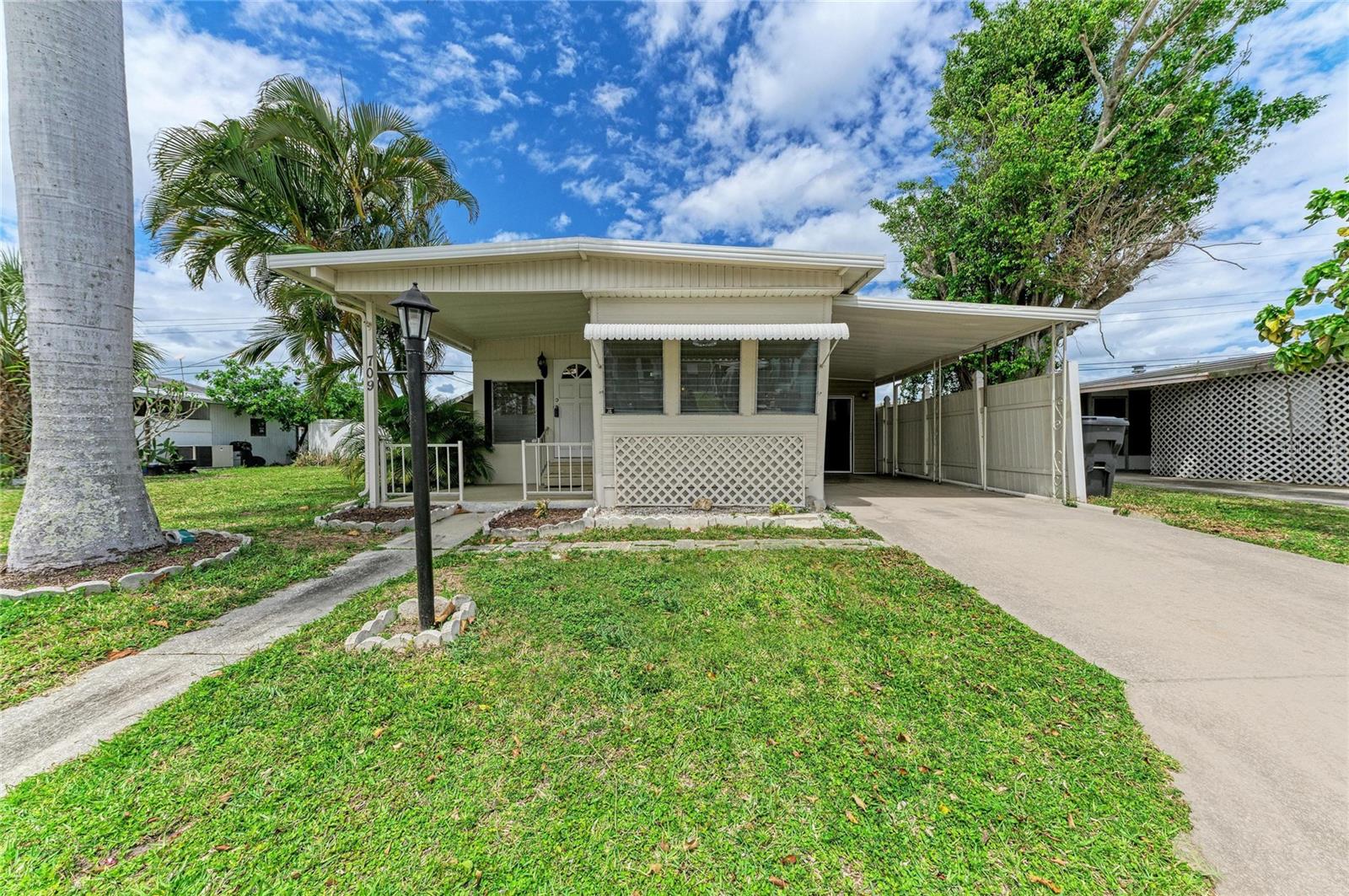 Image 2 of 38 For 709 50th Avenue Terrace W