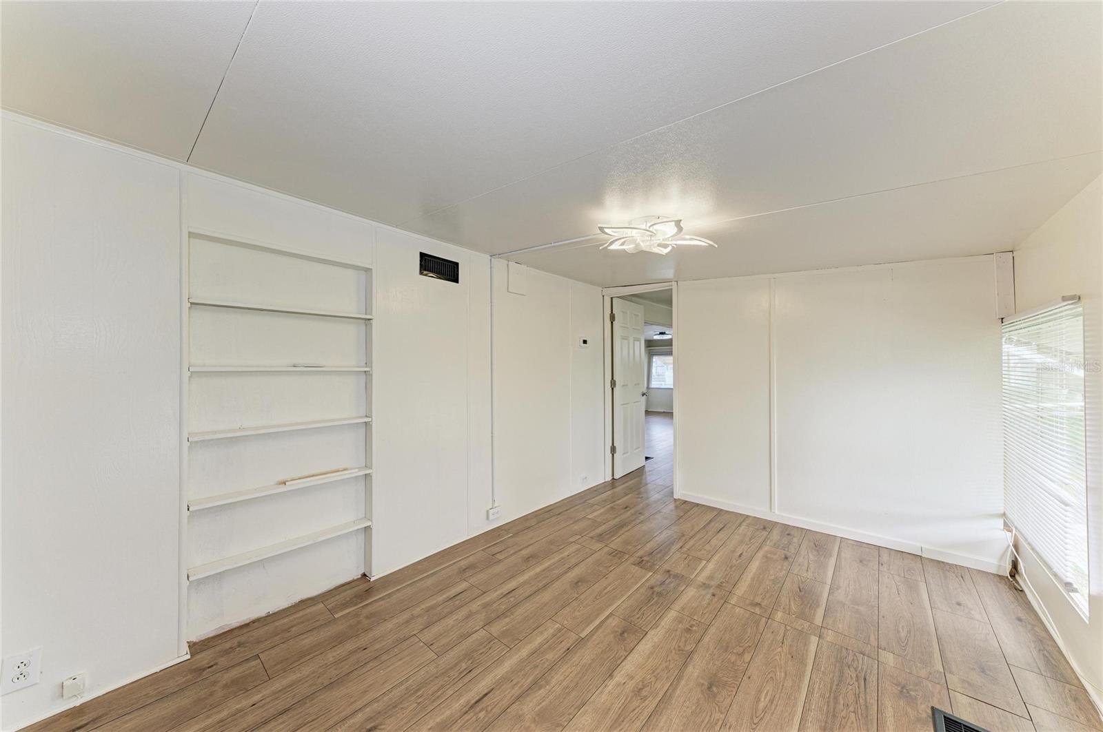 Image 24 of 38 For 709 50th Avenue Terrace W