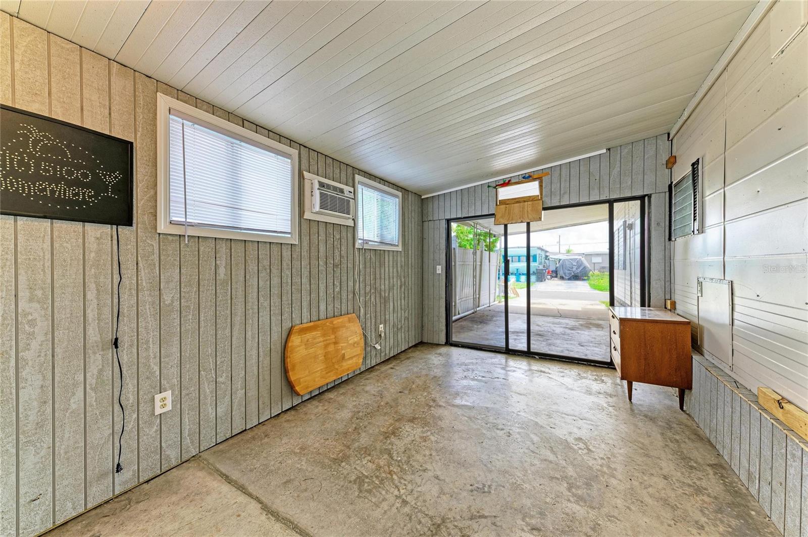 Image 29 of 38 For 709 50th Avenue Terrace W