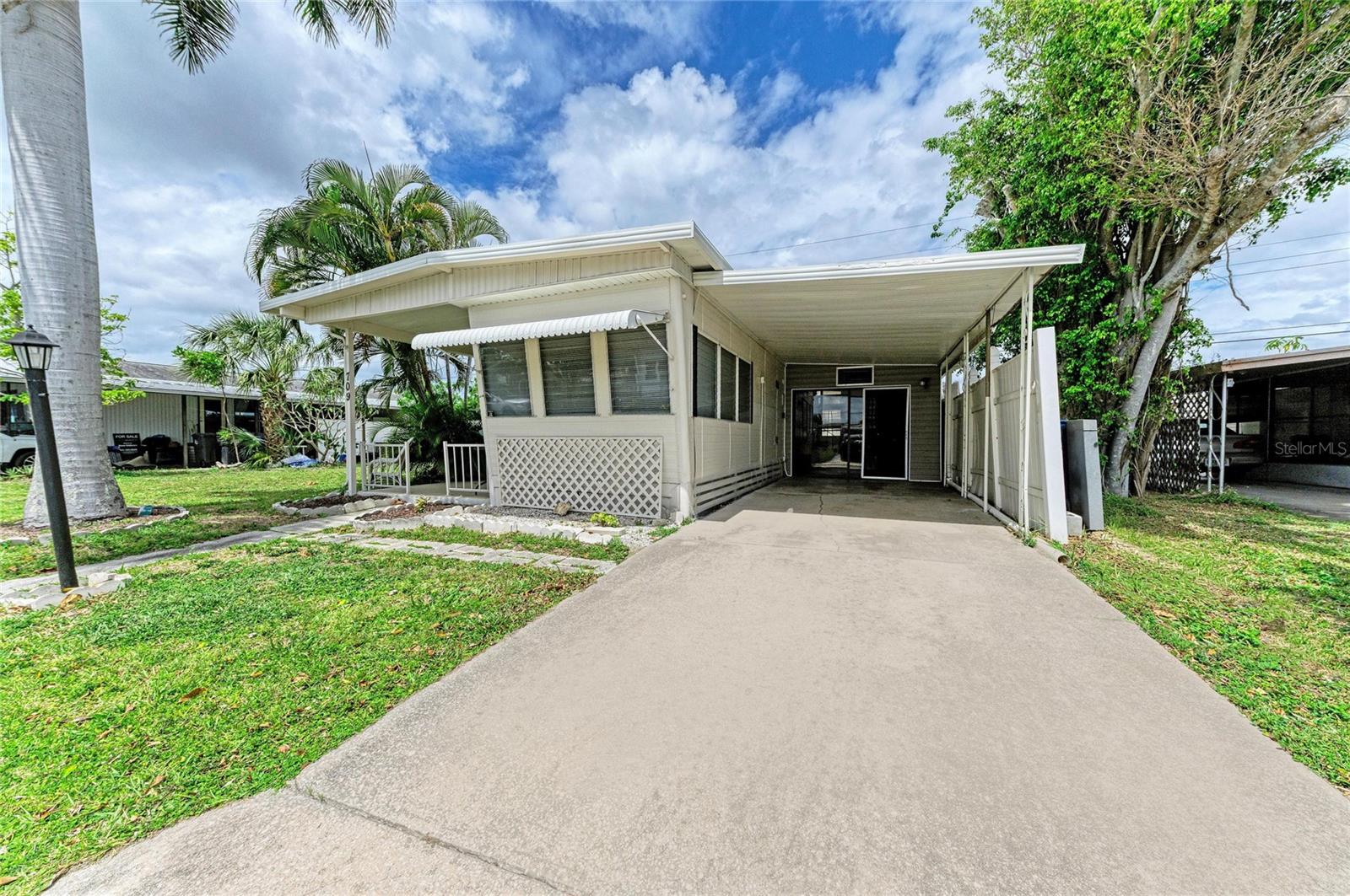 Image 3 of 38 For 709 50th Avenue Terrace W