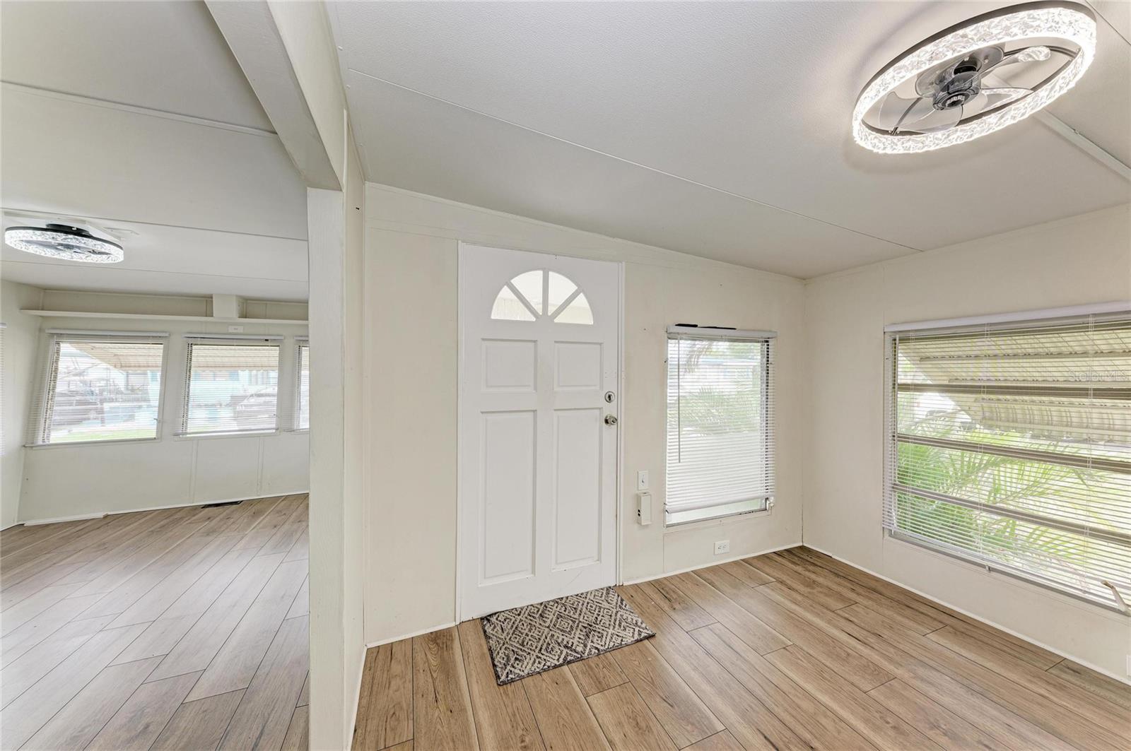 Image 6 of 38 For 709 50th Avenue Terrace W