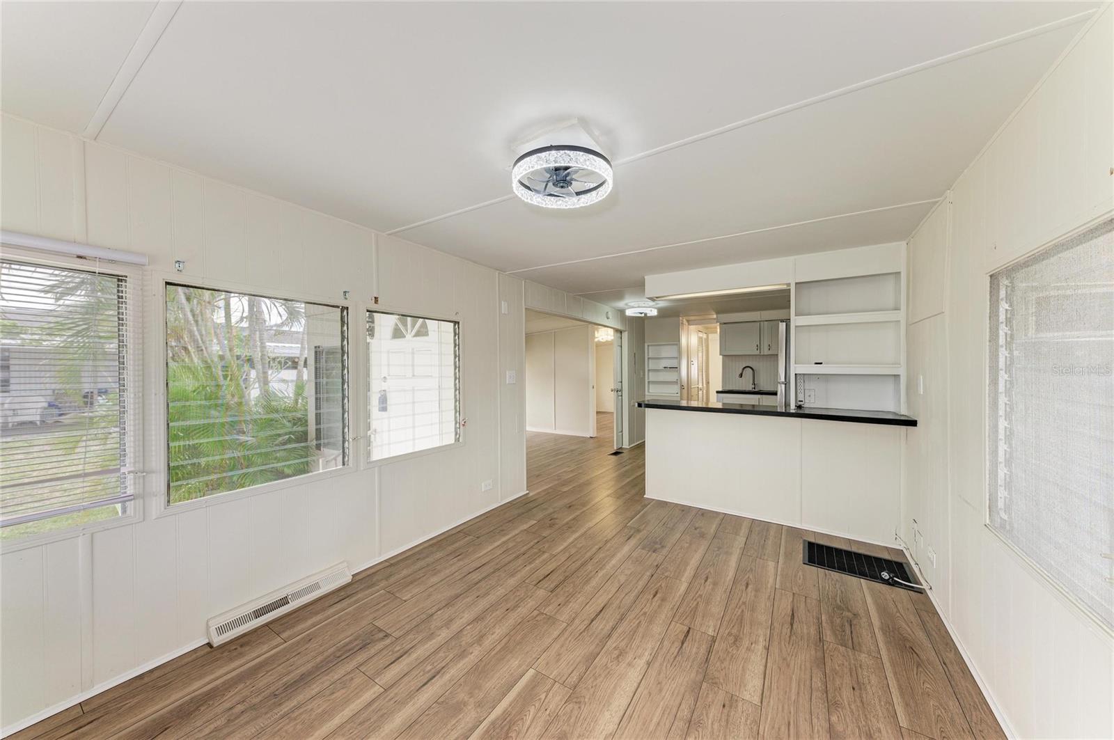 Image 9 of 38 For 709 50th Avenue Terrace W