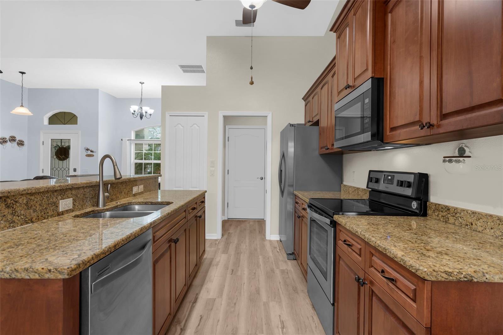 Image 10 of 52 For 947 Seneca Road