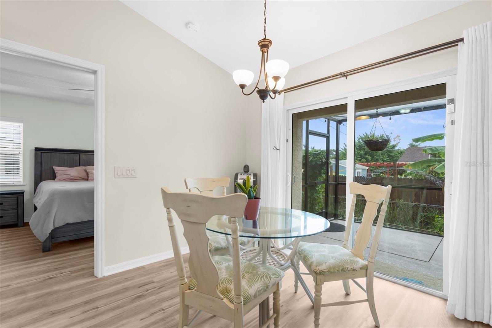 Image 11 of 52 For 947 Seneca Road