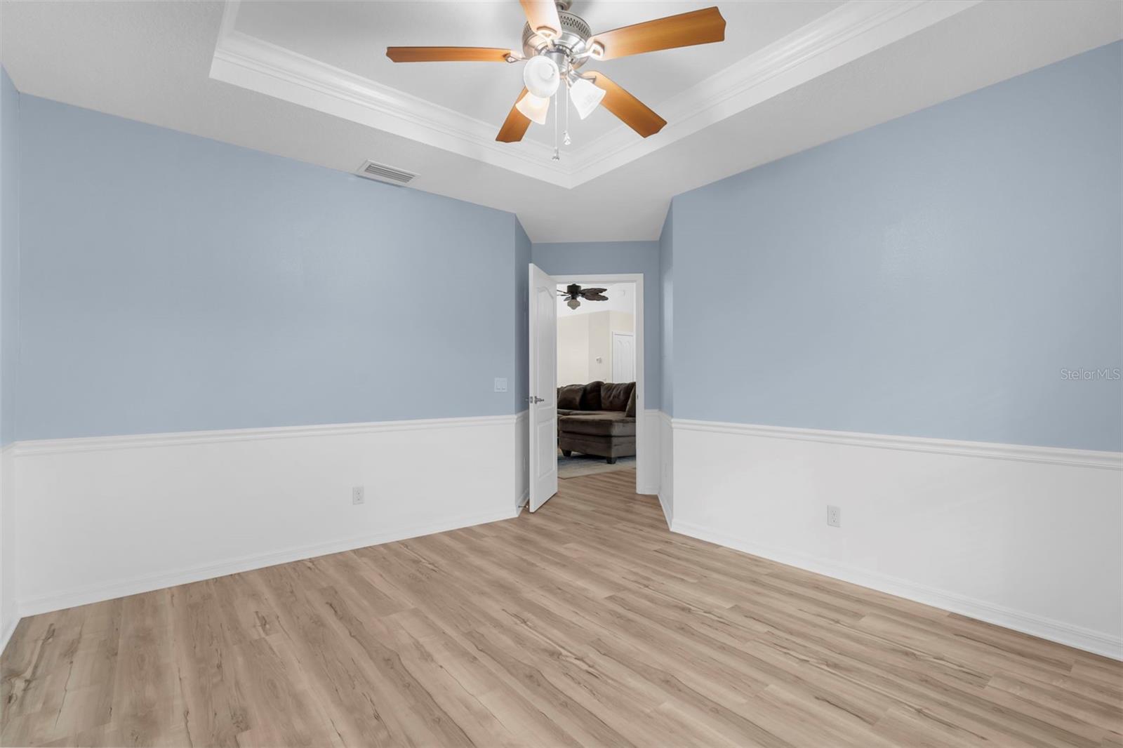 Image 21 of 52 For 947 Seneca Road