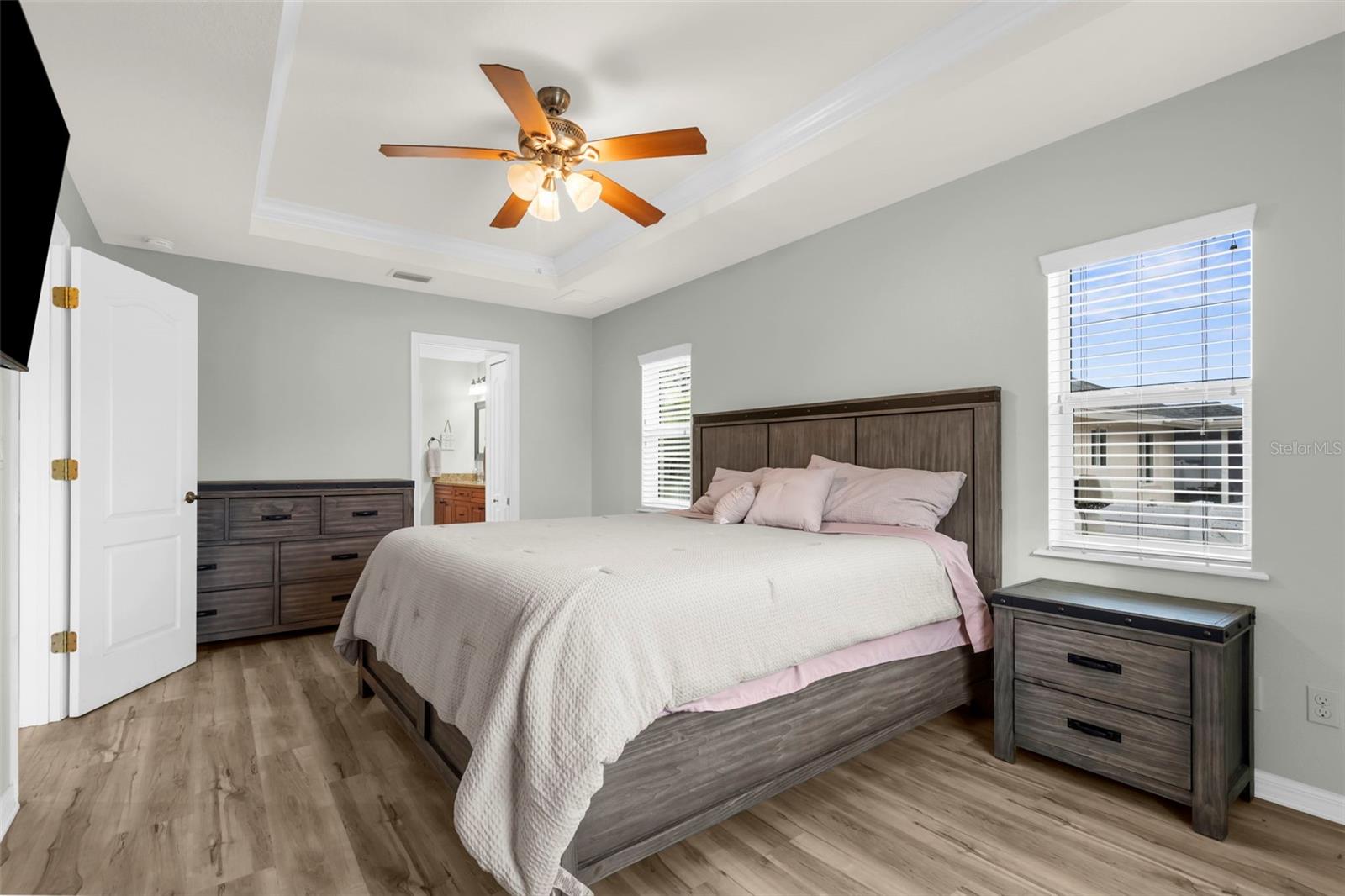 Image 23 of 52 For 947 Seneca Road