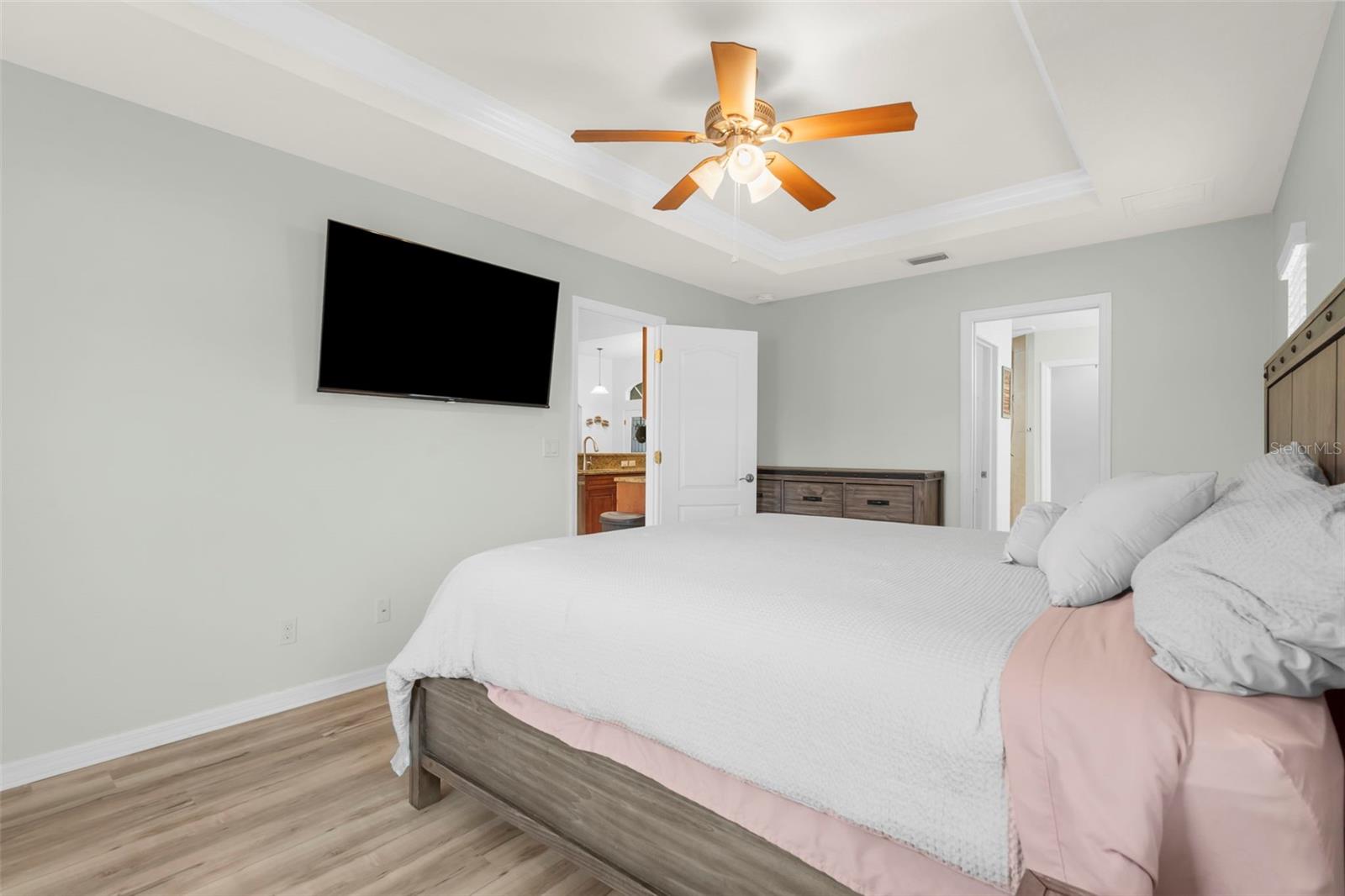 Image 24 of 52 For 947 Seneca Road