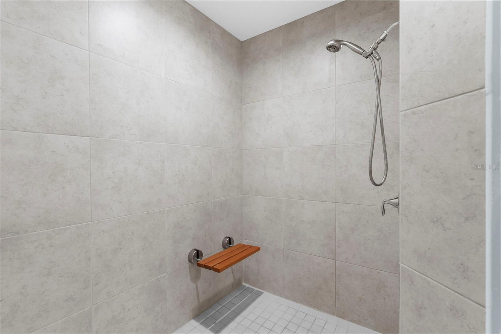 Image 27 of 52 For 947 Seneca Road