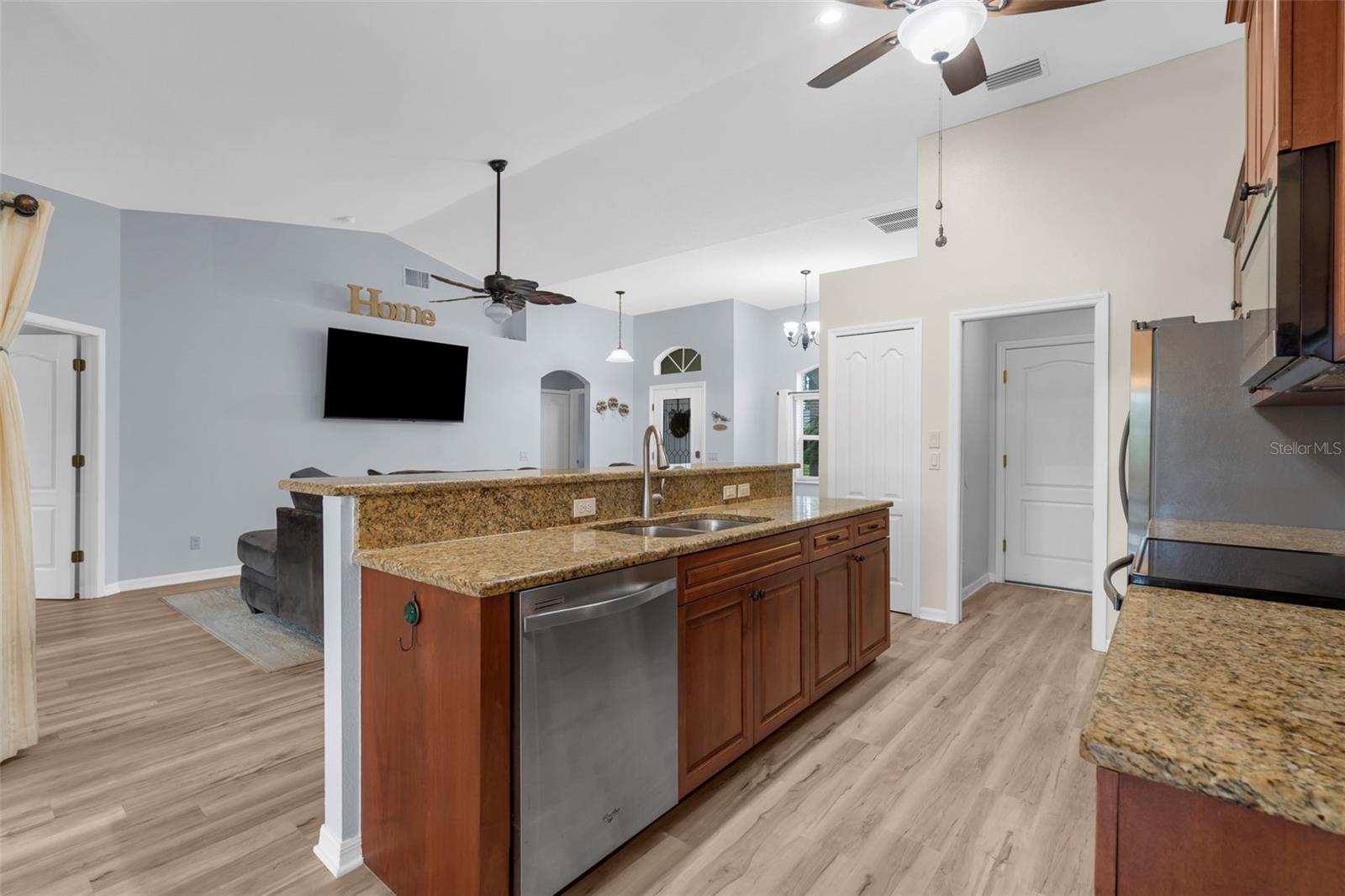 Image 9 of 52 For 947 Seneca Road