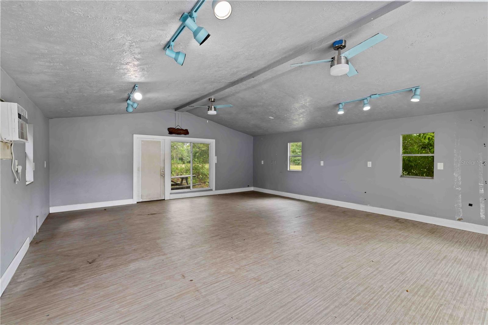 Image 32 of 62 For 7535 Castle Drive