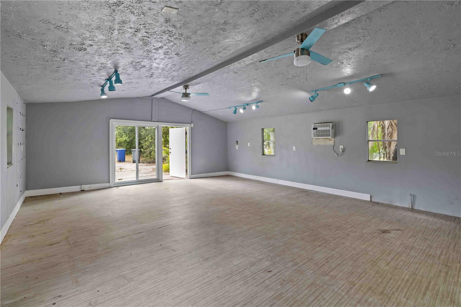 Image 33 of 62 For 7535 Castle Drive