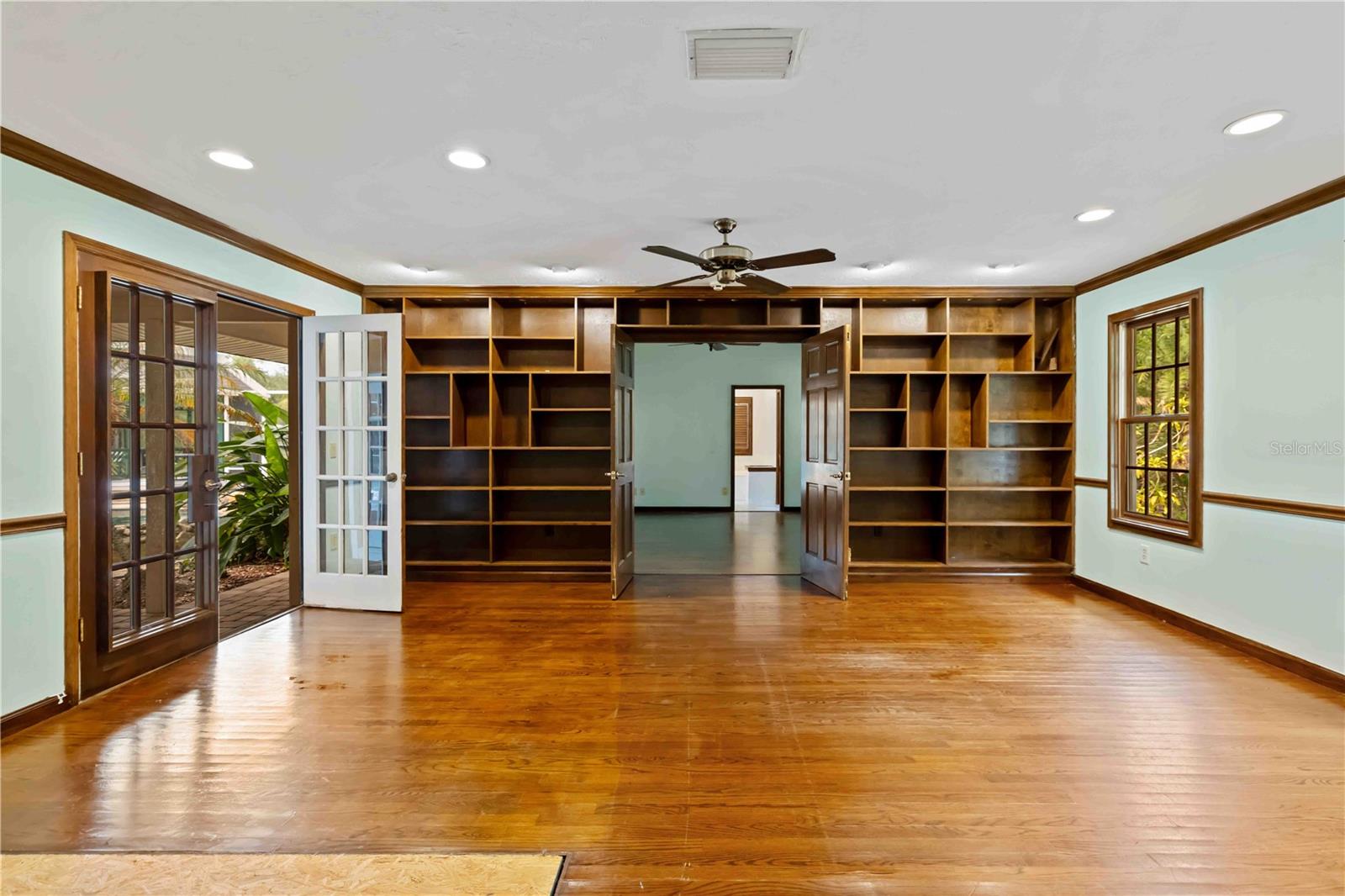 Image 42 of 62 For 7535 Castle Drive