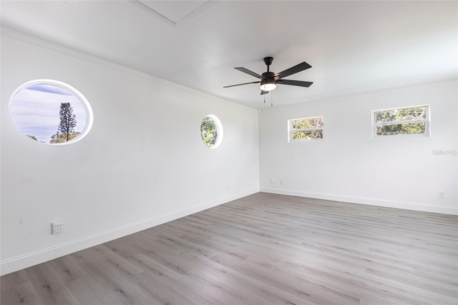 Image 14 of 34 For 6119 19th Avenue N