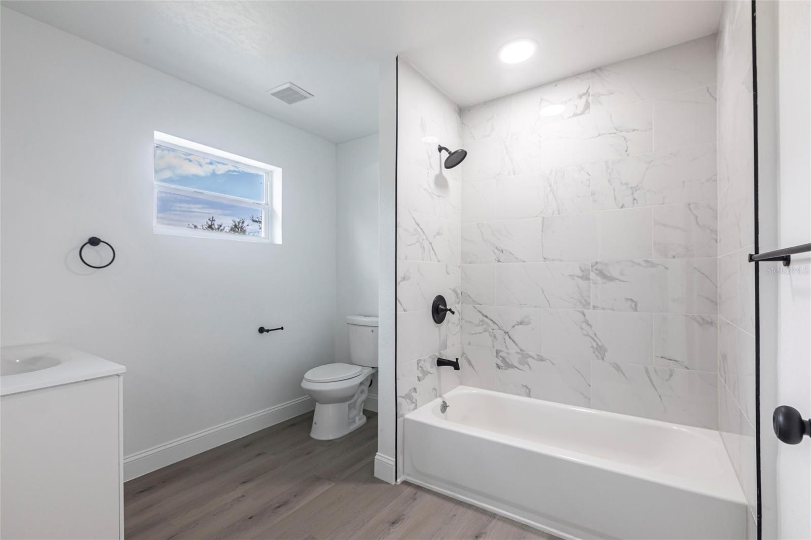 Image 17 of 34 For 6119 19th Avenue N