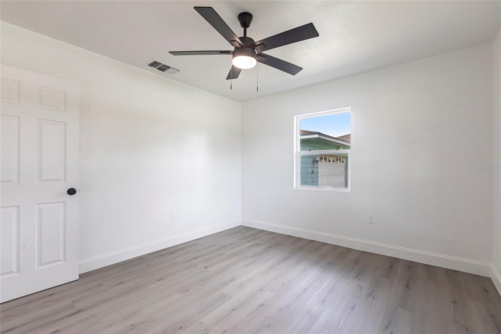 Image 20 of 34 For 6119 19th Avenue N