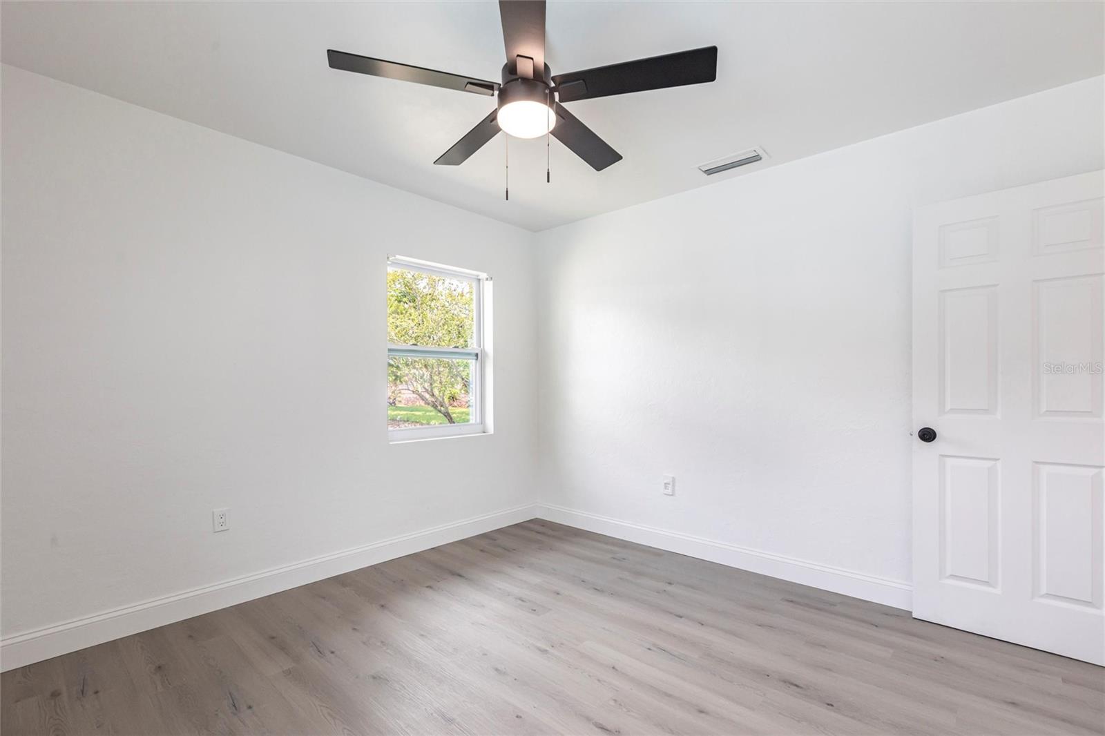 Image 23 of 34 For 6119 19th Avenue N