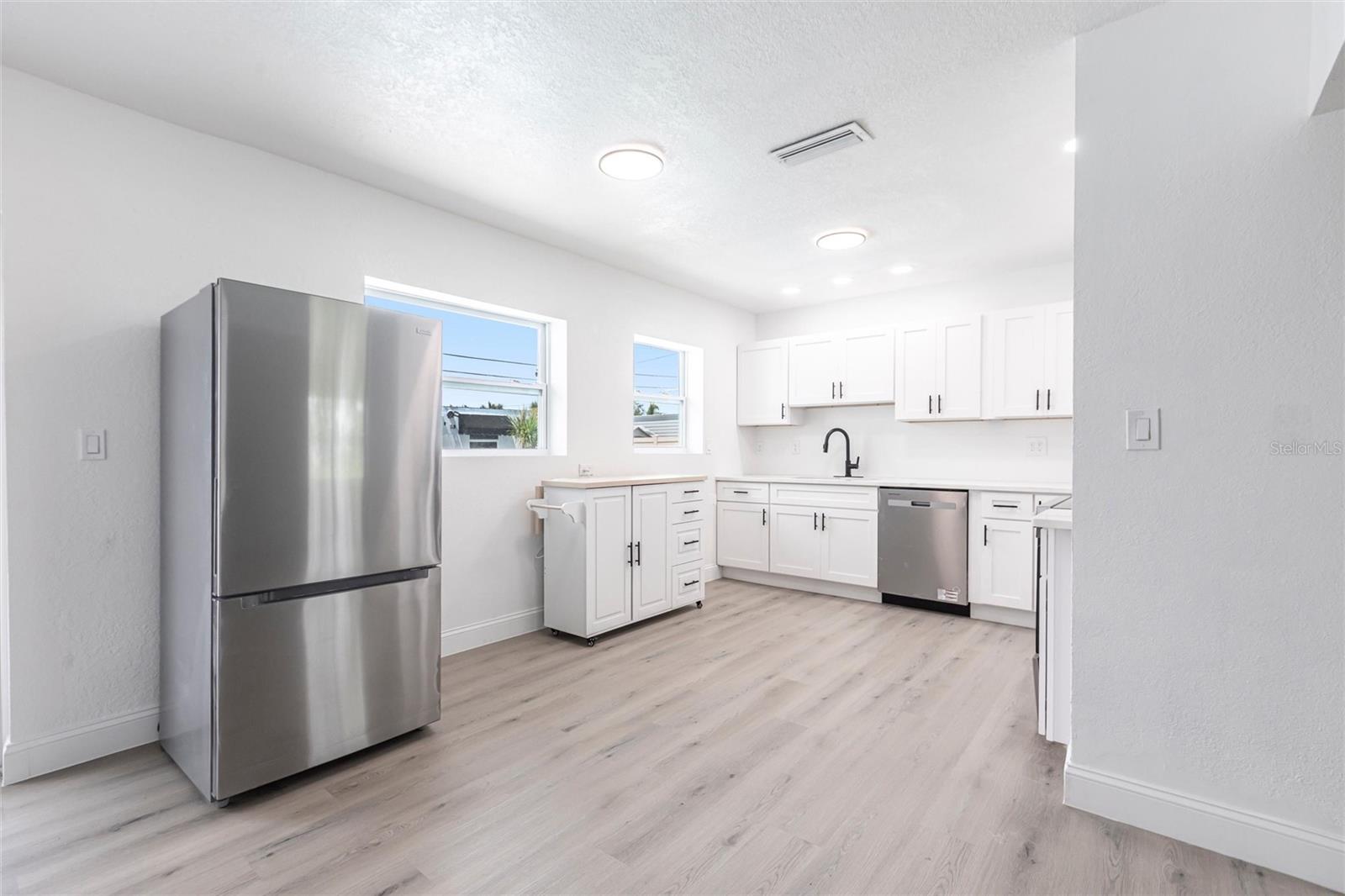 Image 6 of 34 For 6119 19th Avenue N