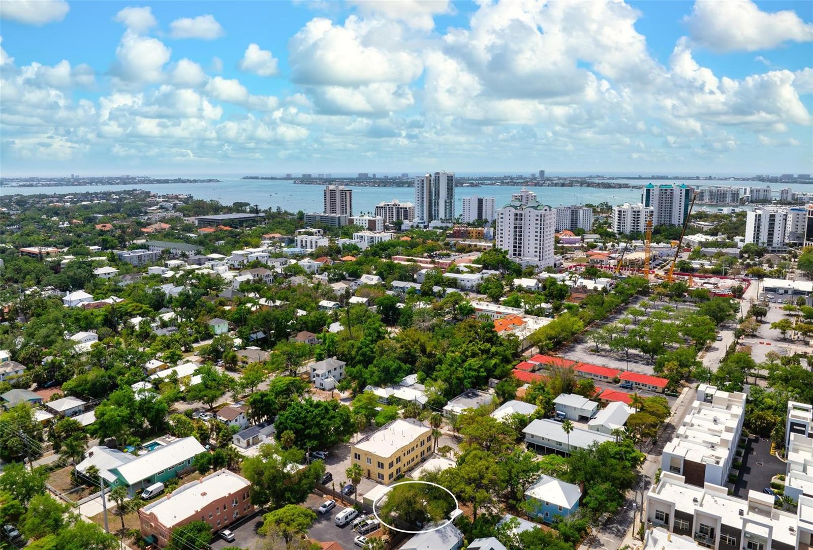 Image 12 of 18 For 325 Ohio Place 3