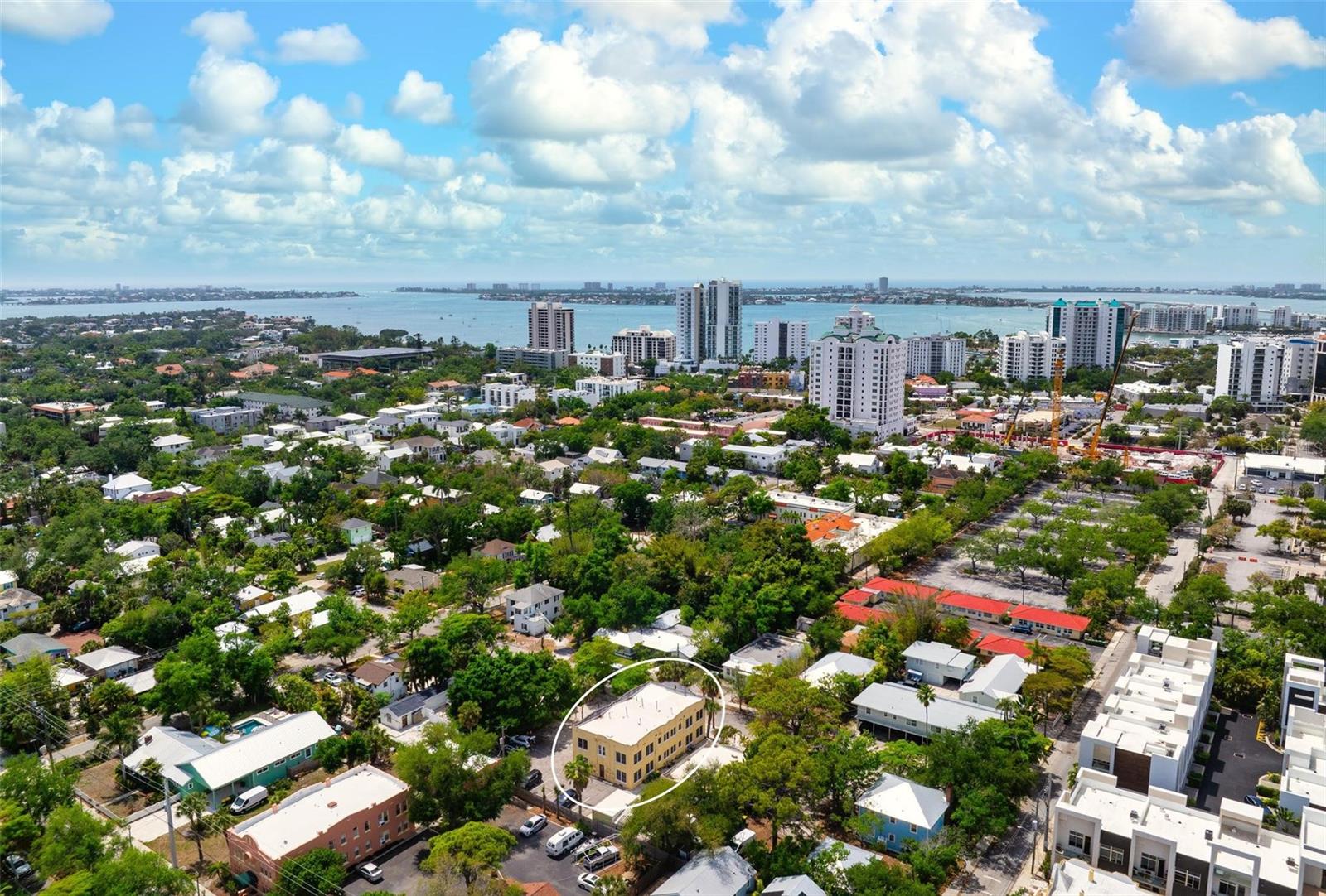 Image 13 of 18 For 325 Ohio Place 3