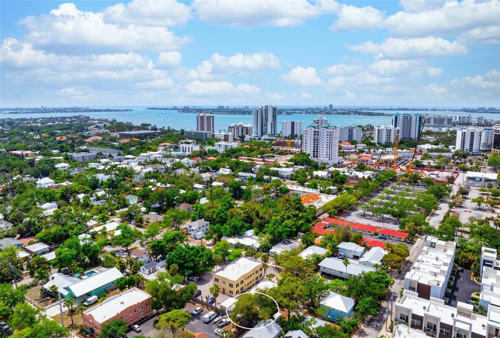 Image 14 of 18 For 325 Ohio Place 3