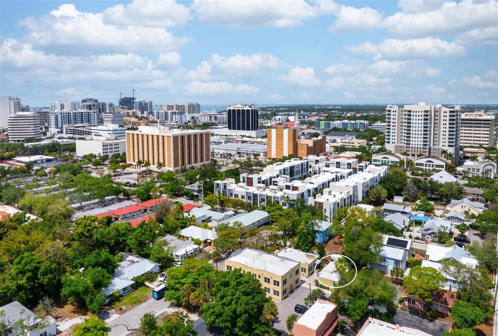 Image 17 of 18 For 325 Ohio Place 3