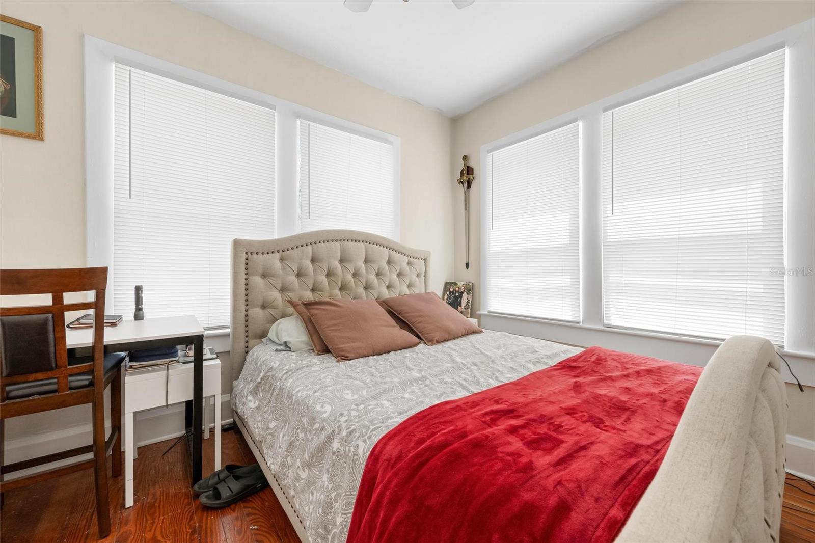 Image 5 of 18 For 325 Ohio Place 3