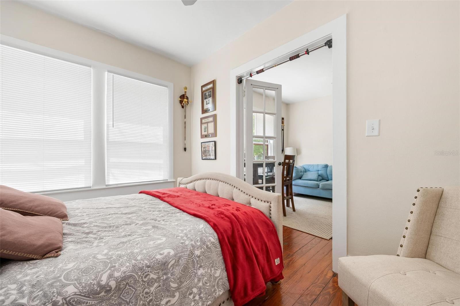 Image 7 of 18 For 325 Ohio Place 3