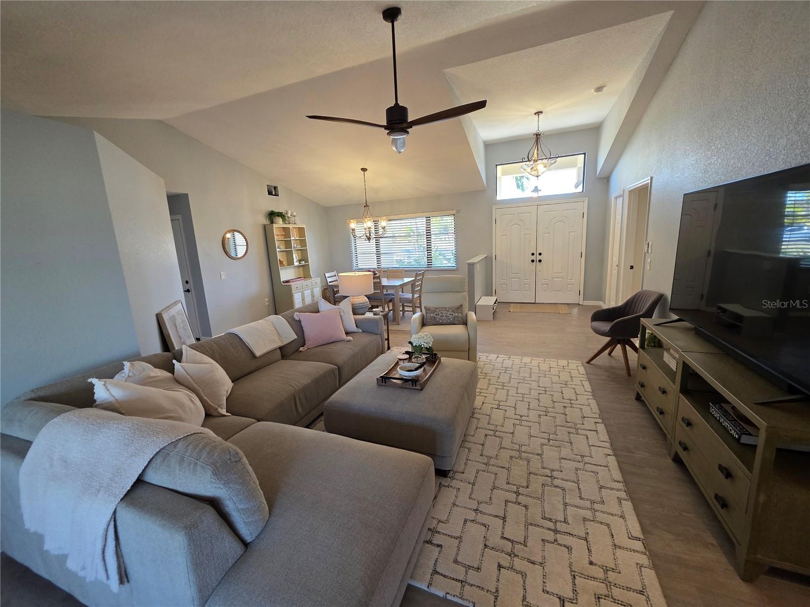 Image 13 of 33 For 13 Seaward Circle