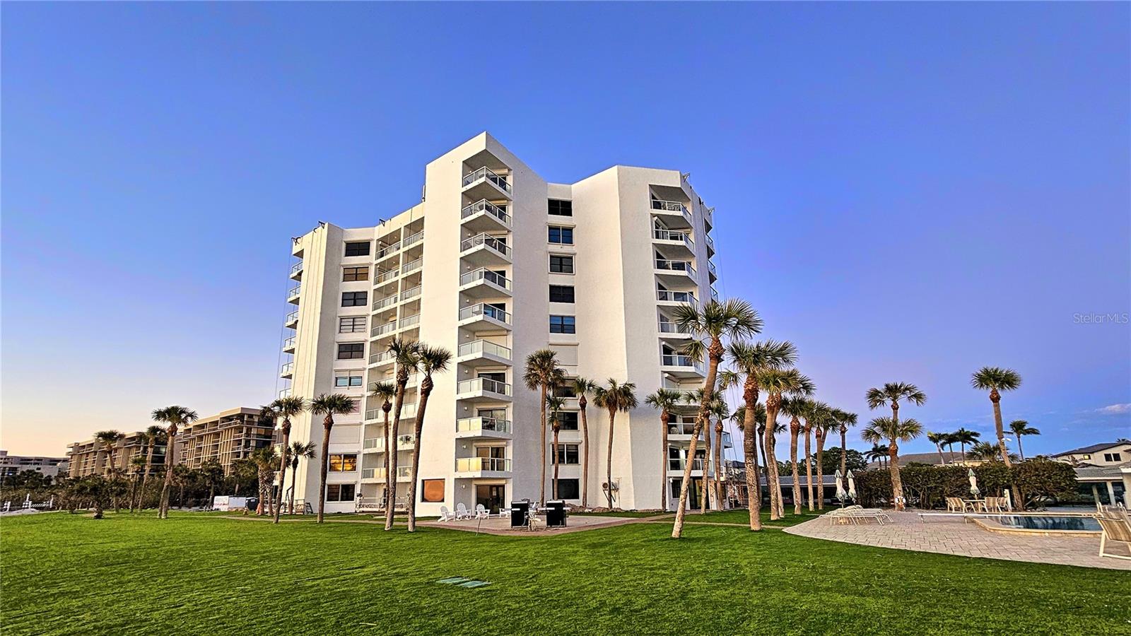 Image 2 of 17 For 1000 Longboat Club Road 304