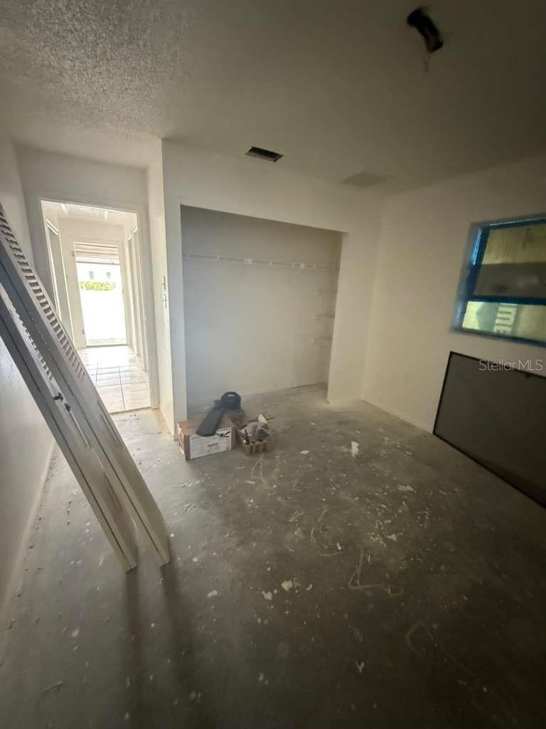 Image 21 of 40 For 8035 Laurel Vista Loop